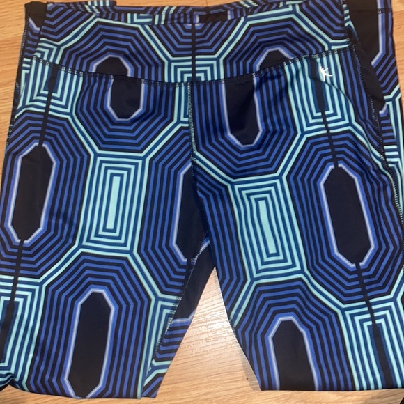 Dan skin now fitted size M leggings - Picture 3 of 5